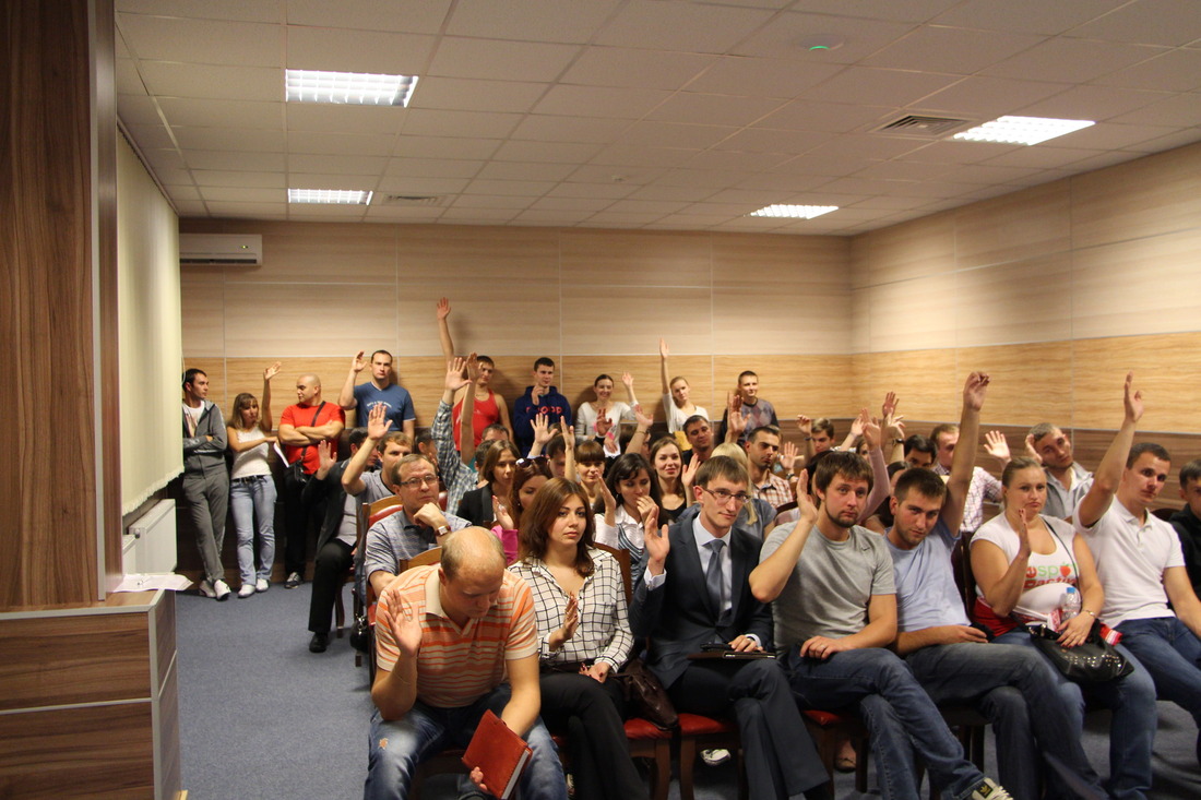 Голосование во время Общего собрания Молодежных организаций ООО "Газпром энерго"