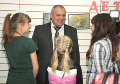 Юрий Салтовский с детьми из Чебеньковского детского дома