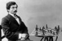 Немецкий шахматист и математик Эмануил Ласкер сохранял звание чемпиона мира 27 лет, что является рекордом для шахмат