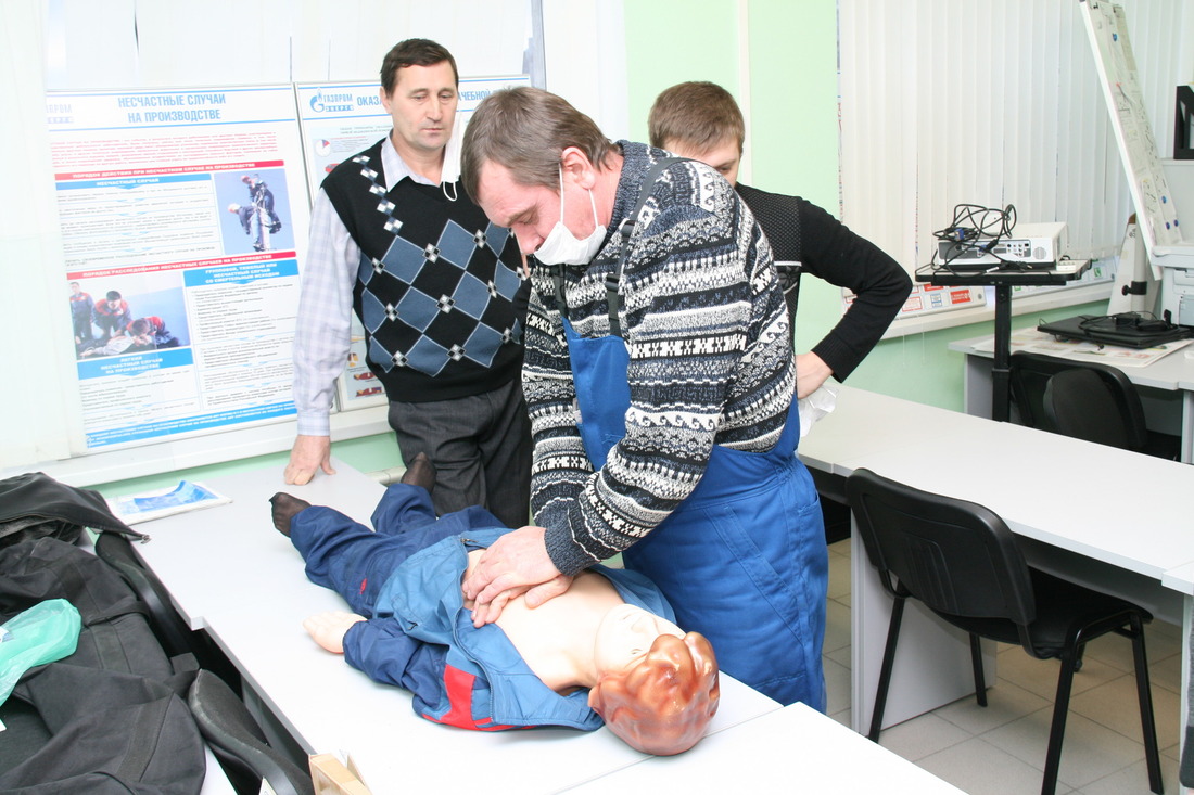 Оказания первой медицинской помощи  пострадавшему на манекене «Гоша». Победитель конкурса Александр Шаров.