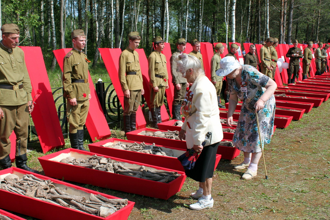 В ходе «Вахты памяти — 2016» в Мосальском районе найдены останки 303 бойцов времен Великой Отечественной Войны. 24 из них опознаны, на церемонию захоронения приехали родственники.